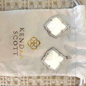 KENDRA SCOTT Kirsten Earrings; White Pearl